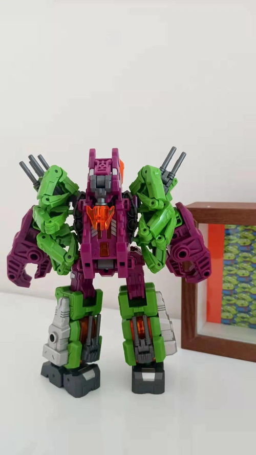 子小天 大果果测评 铁工厂萨克巨人 铁工厂早期产品,玩点不多却足够唬人